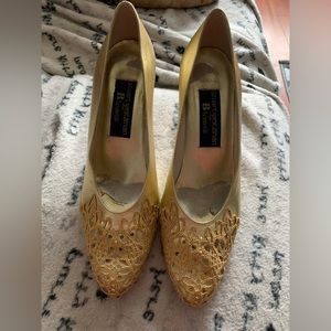 Stuart Weitzman for Brown’s golden pumps size 8